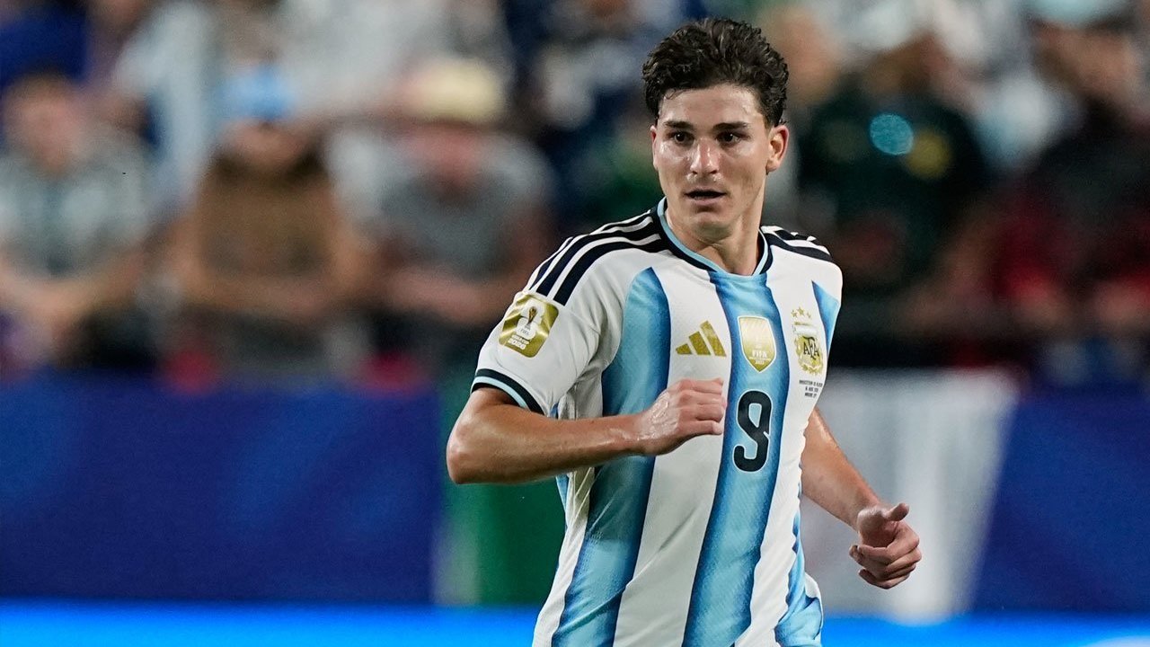 Barcelona Bertahan di Tawaran Rp2 Triliun untuk Julian Alvarez, Tak Mau Tambah Lagi